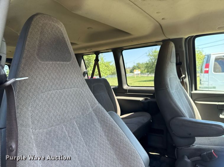 image for item EJ3575 2016 Chevrolet Express 3500 van