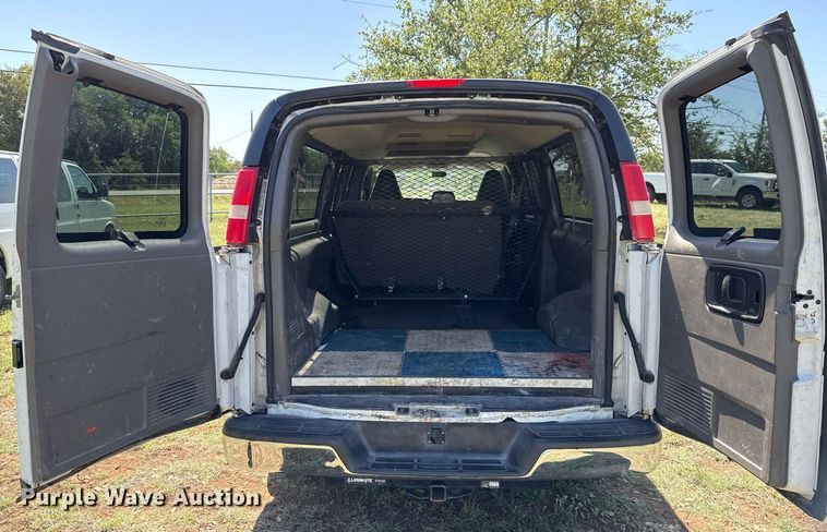 image for item EJ3575 2016 Chevrolet Express 3500 van