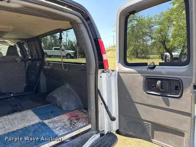 image for item EJ3575 2016 Chevrolet Express 3500 van