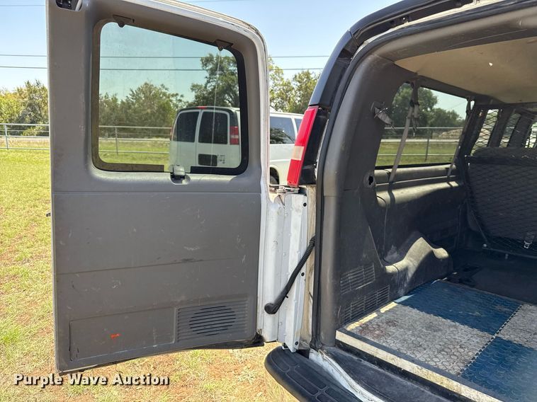 image for item EJ3575 2016 Chevrolet Express 3500 van