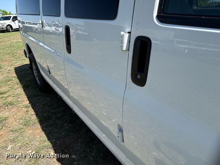 image for item EJ3576 2015 Chevrolet Express 3500 van