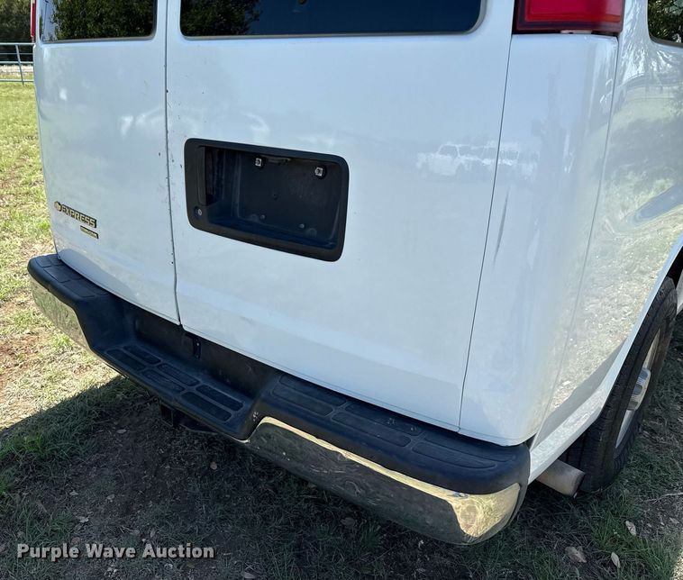 image for item EJ3576 2015 Chevrolet Express 3500 van