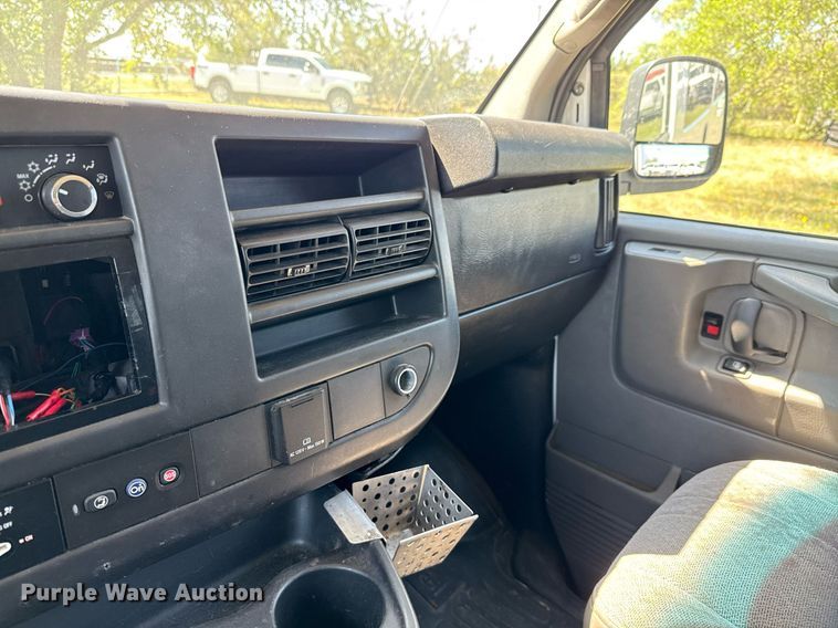 image for item EJ3576 2015 Chevrolet Express 3500 van