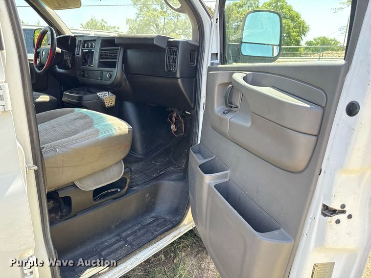 image for item EJ3576 2015 Chevrolet Express 3500 van