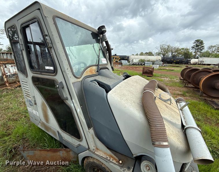 image for item EJ3589 Advance Exterra 6340 street sweeper