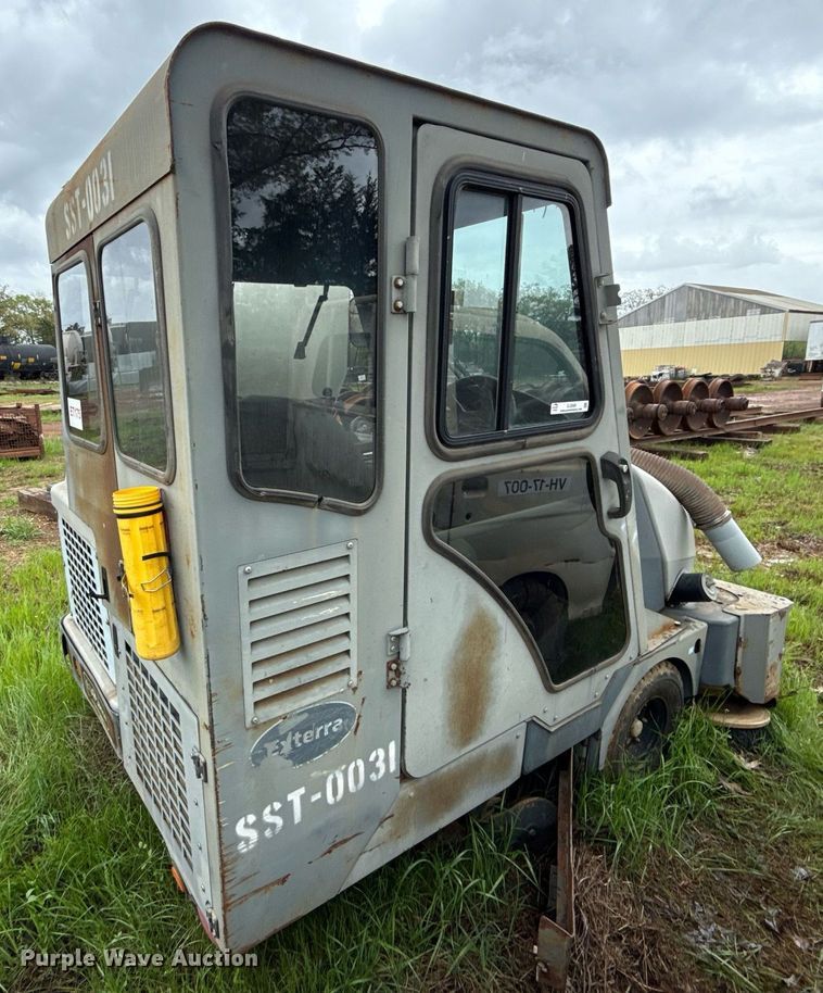 image for item EJ3589 Advance Exterra 6340 street sweeper