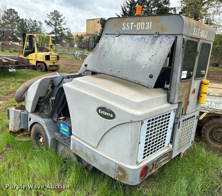 image for item EJ3589 Advance Exterra 6340 street sweeper