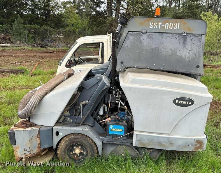 image for item EJ3589 Advance Exterra 6340 street sweeper