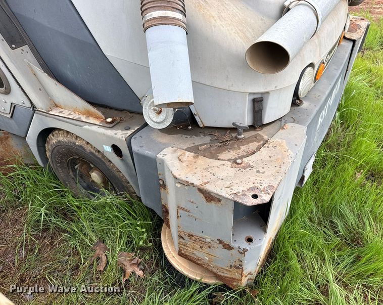 image for item EJ3589 Advance Exterra 6340 street sweeper