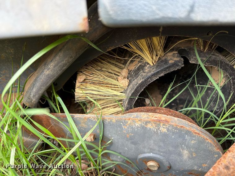 image for item EJ3589 Advance Exterra 6340 street sweeper