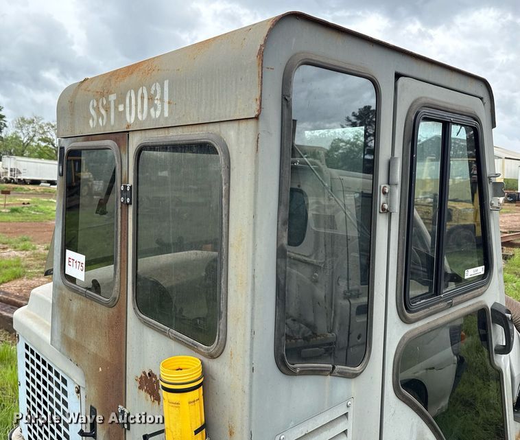 image for item EJ3589 Advance Exterra 6340 street sweeper