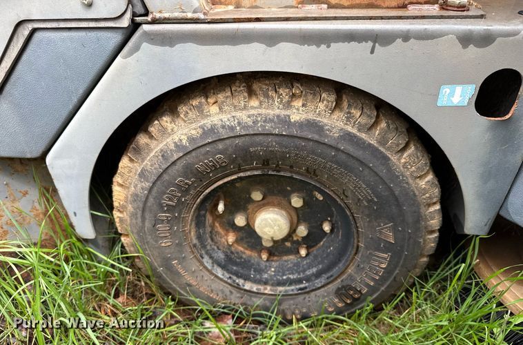 image for item EJ3589 Advance Exterra 6340 street sweeper