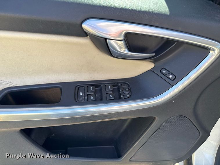 image for item EJ3635 2016 Volvo XC60 SUV