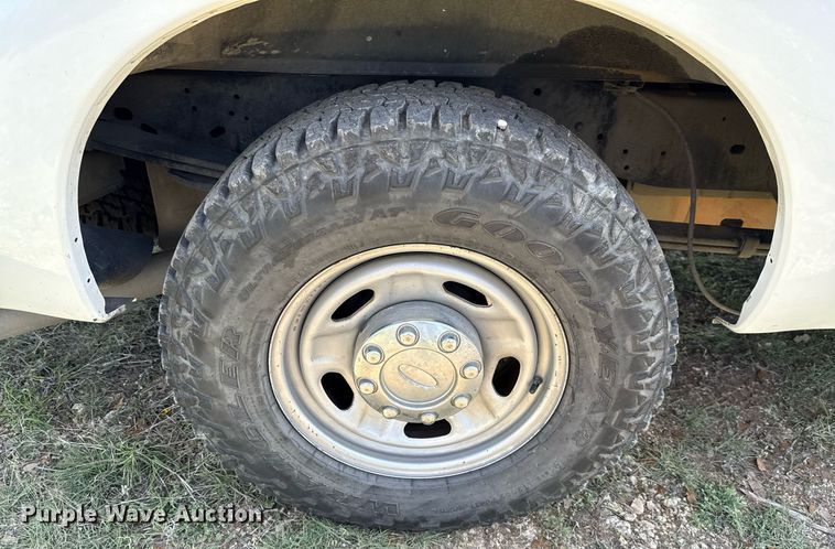 image for item EJ3636 2015 Ford F250 Super Duty XL Crew Cab pickup truck