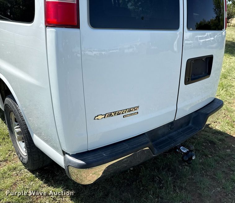 image for item EJ3637 2016 Chevrolet Express 3500 van