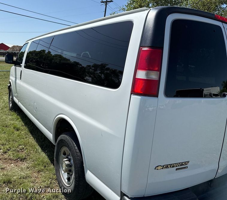 image for item EJ3637 2016 Chevrolet Express 3500 van