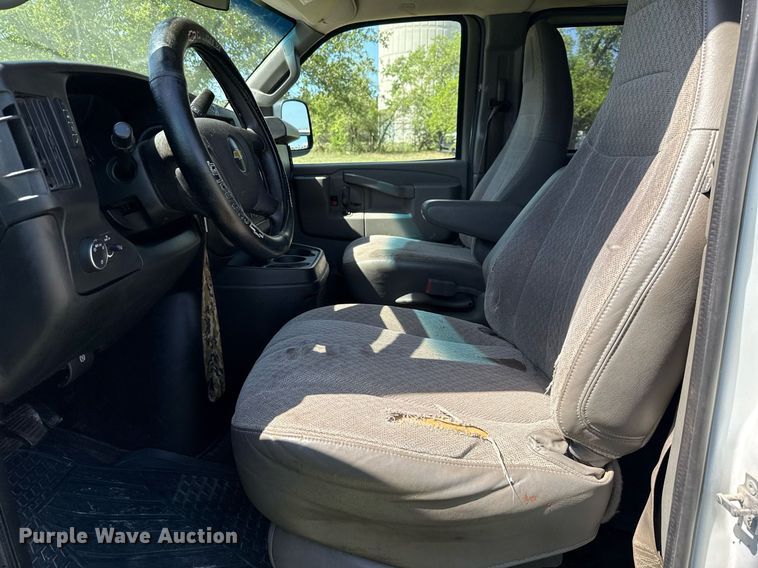 image for item EJ3637 2016 Chevrolet Express 3500 van