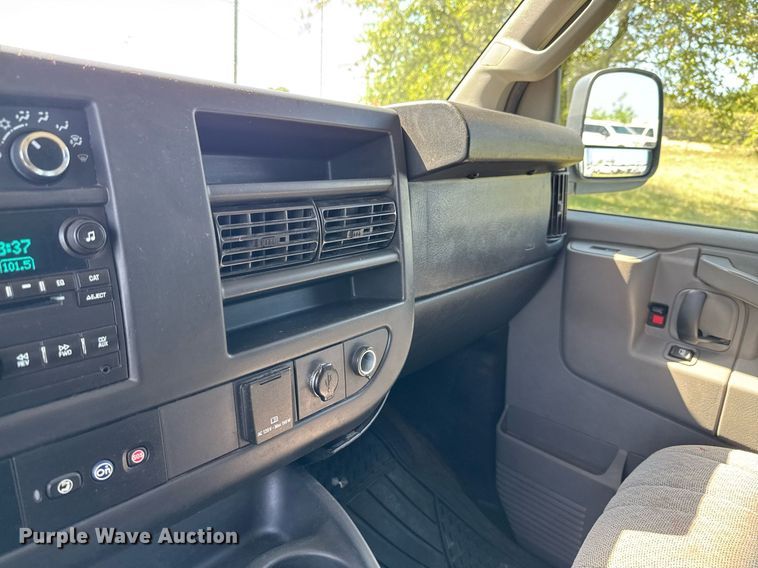 image for item EJ3637 2016 Chevrolet Express 3500 van