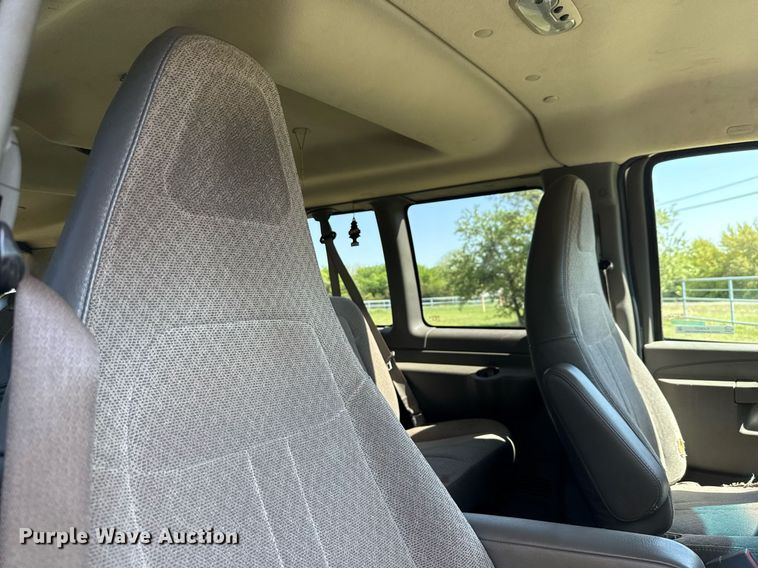 image for item EJ3637 2016 Chevrolet Express 3500 van