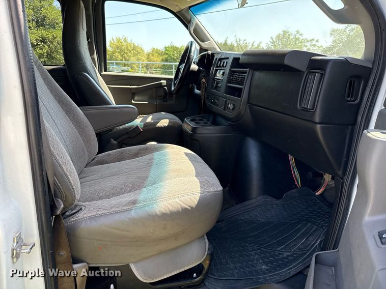 image for item EJ3637 2016 Chevrolet Express 3500 van