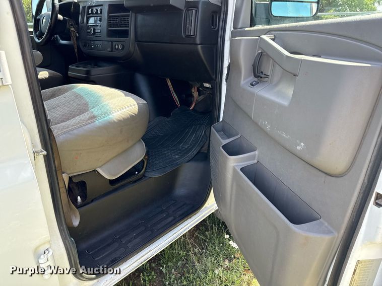 image for item EJ3637 2016 Chevrolet Express 3500 van