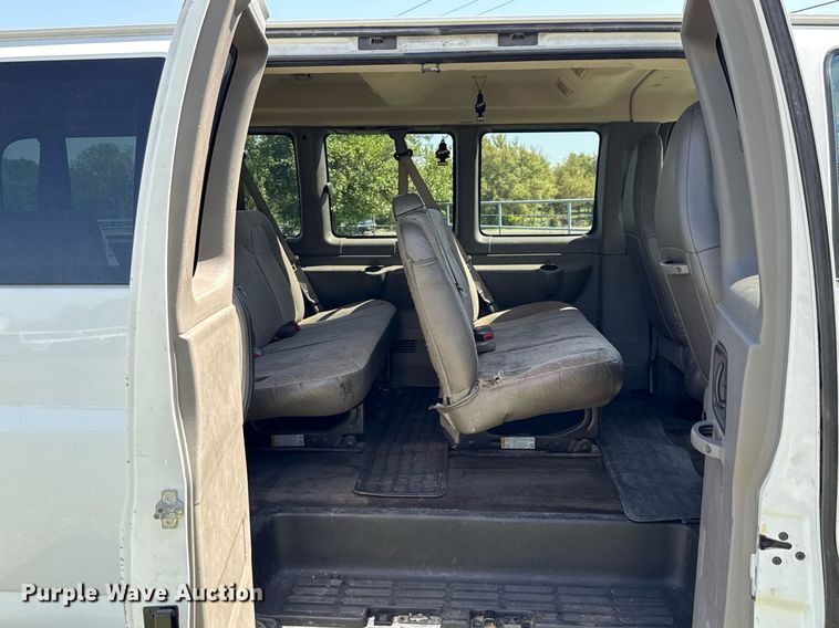 image for item EJ3637 2016 Chevrolet Express 3500 van