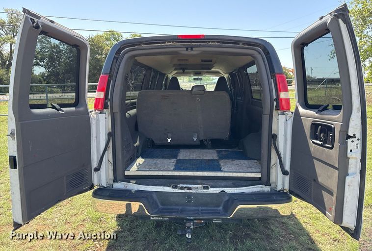 image for item EJ3637 2016 Chevrolet Express 3500 van