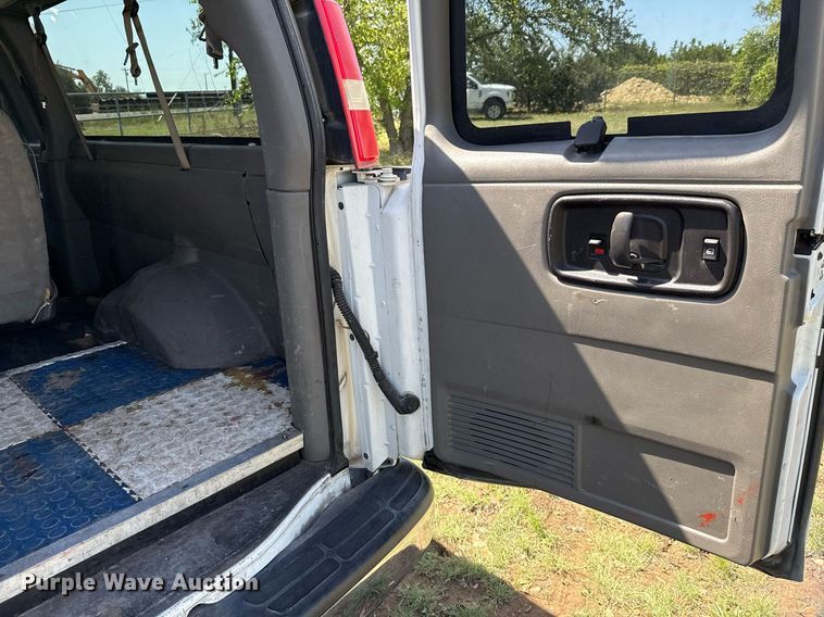 image for item EJ3637 2016 Chevrolet Express 3500 van