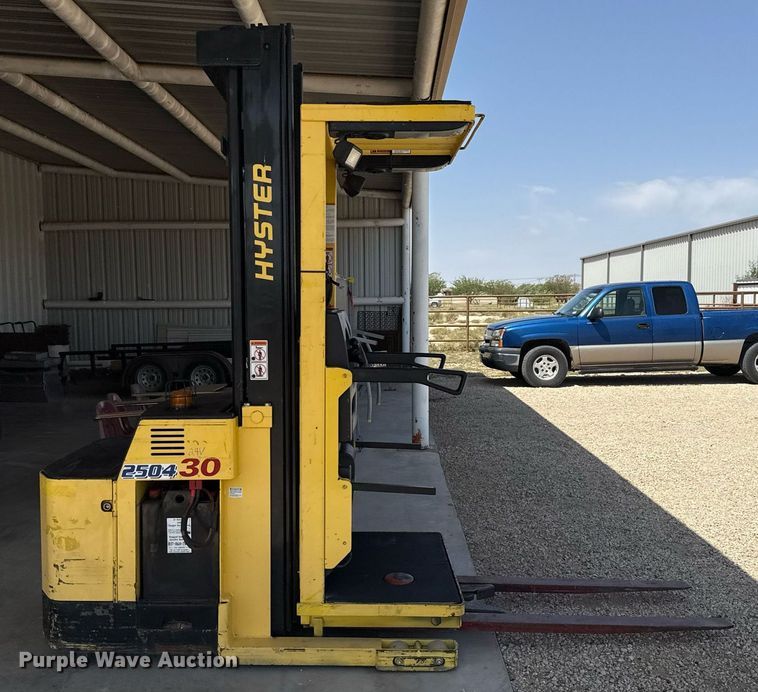 image for item EJ3644 2006 Hyster R30XMS2 order picker