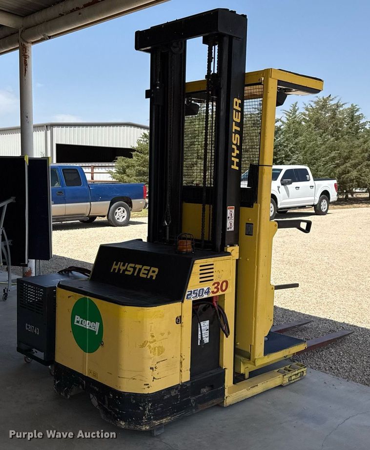 image for item EJ3644 2006 Hyster R30XMS2 order picker