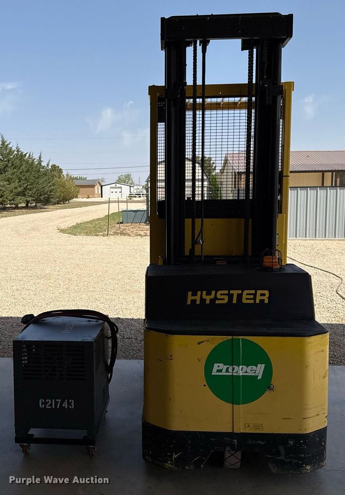 image for item EJ3644 2006 Hyster R30XMS2 order picker