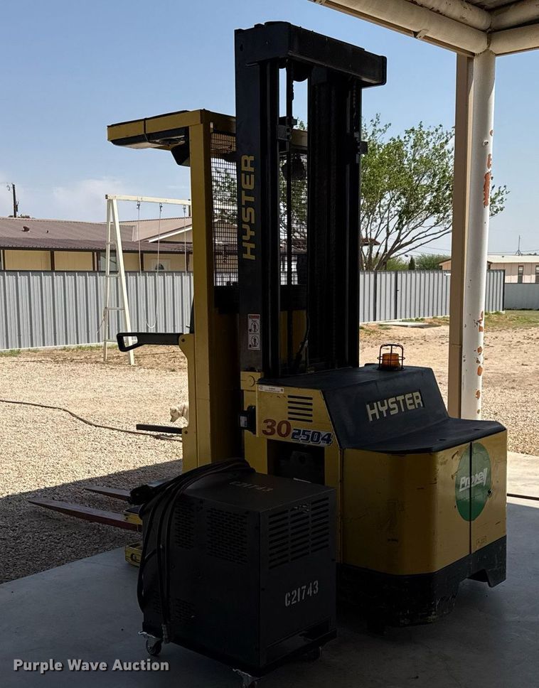 image for item EJ3644 2006 Hyster R30XMS2 order picker