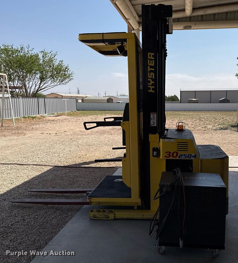 image for item EJ3644 2006 Hyster R30XMS2 order picker