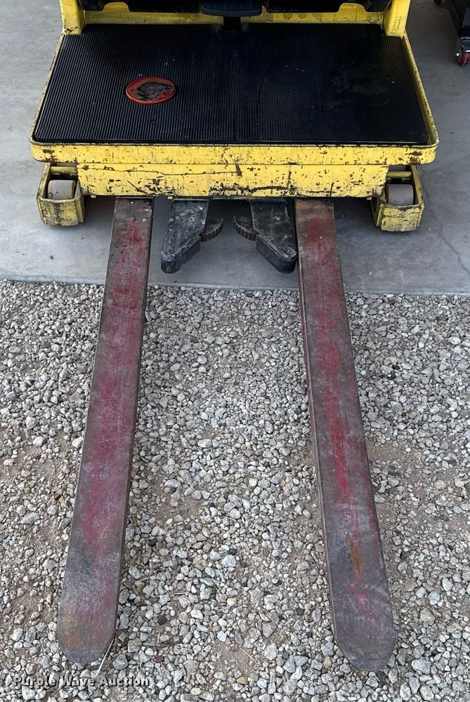 image for item EJ3644 2006 Hyster R30XMS2 order picker