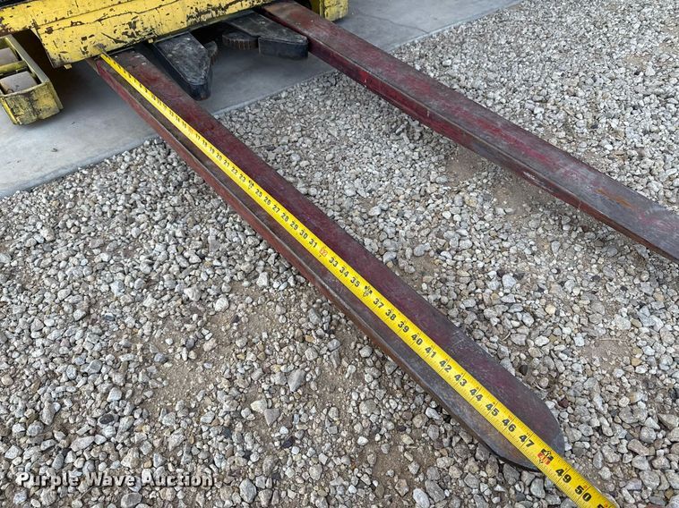 image for item EJ3644 2006 Hyster R30XMS2 order picker