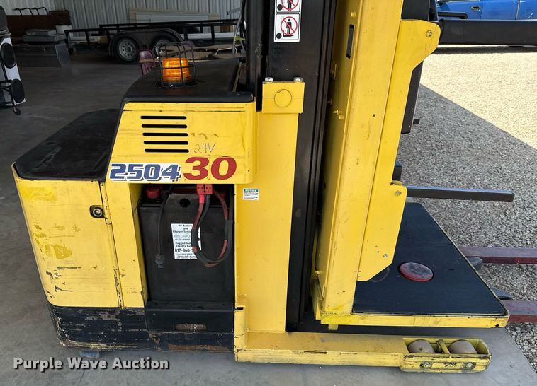 image for item EJ3644 2006 Hyster R30XMS2 order picker