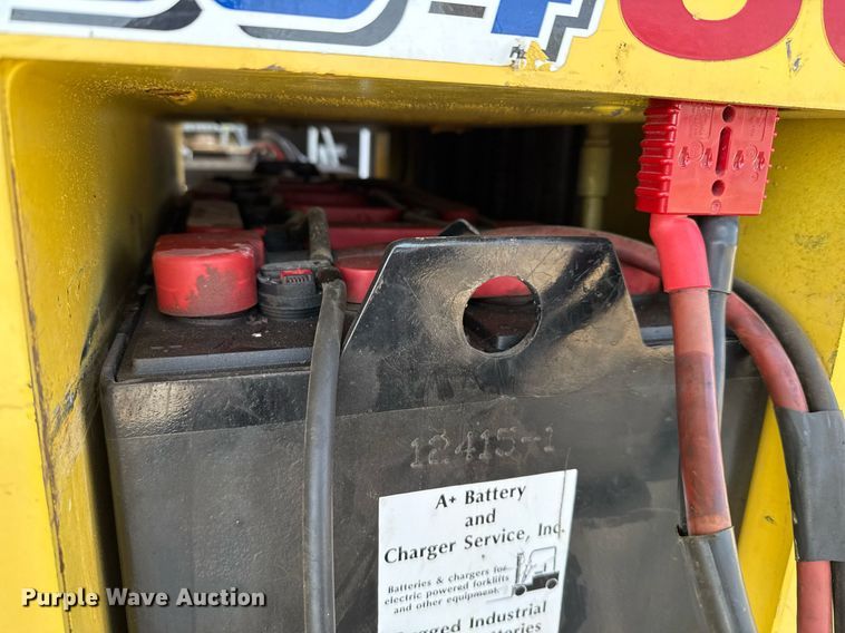 image for item EJ3644 2006 Hyster R30XMS2 order picker