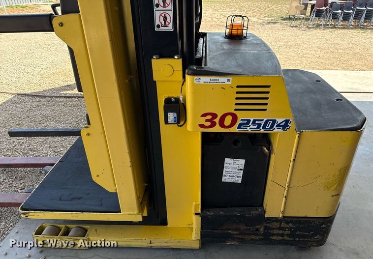 image for item EJ3644 2006 Hyster R30XMS2 order picker