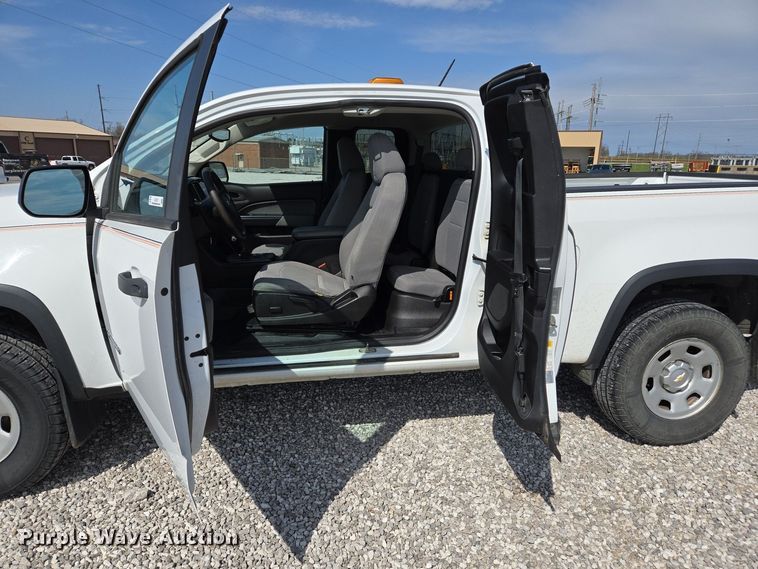 image for item EJ7427 2016 Chevrolet Colorado Ext. Cab pickup truck