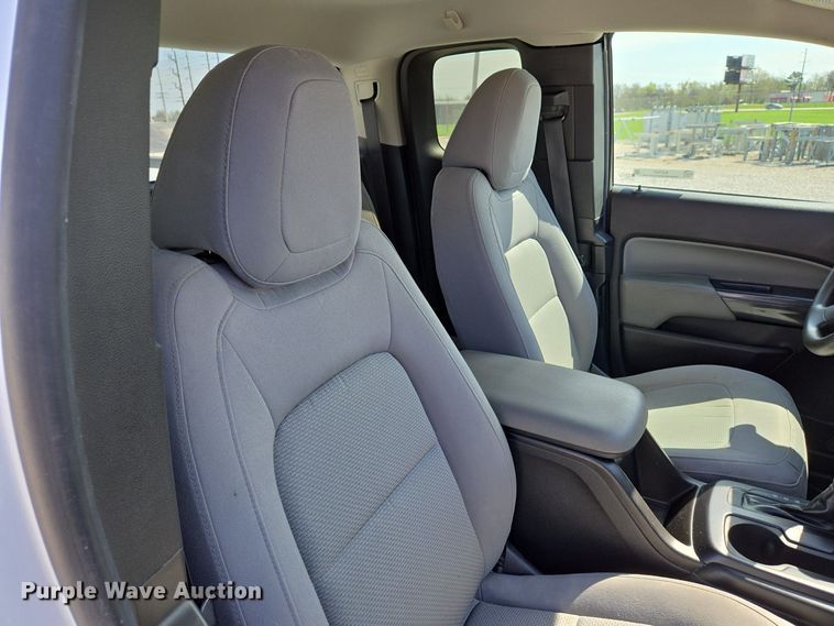 image for item EJ7427 2016 Chevrolet Colorado Ext. Cab pickup truck