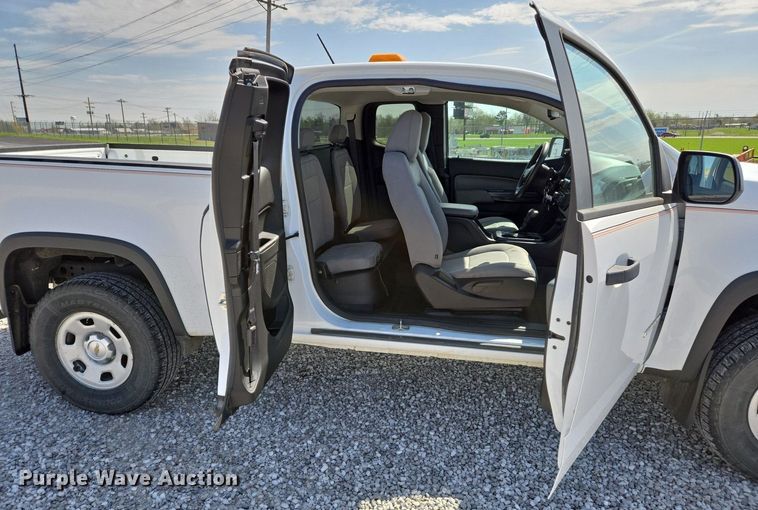 image for item EJ7427 2016 Chevrolet Colorado Ext. Cab pickup truck