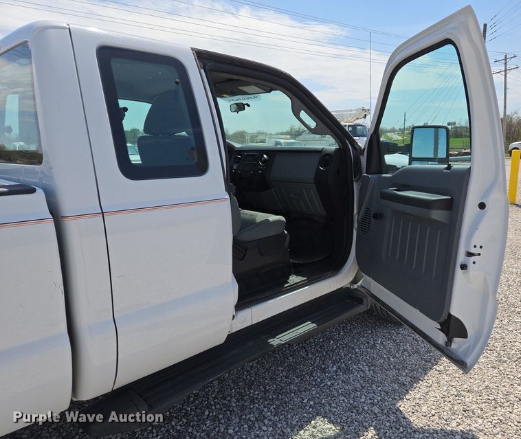 image for item EJ7430 2014 Ford F250 Super Duty SuperCab pickup truck