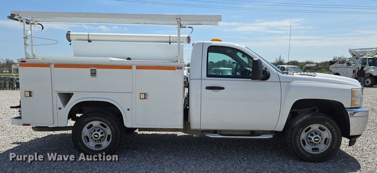 image for item EJ7431 2011 Chevrolet Silverado 2500HD utility bed pickup truck