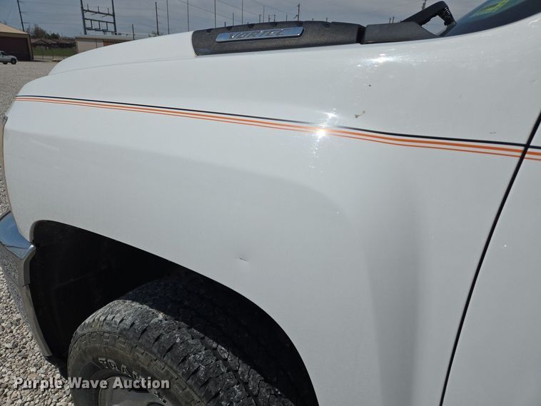 image for item EJ7431 2011 Chevrolet Silverado 2500HD utility bed pickup truck