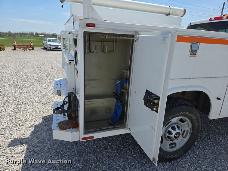 image for item EJ7431 2011 Chevrolet Silverado 2500HD utility bed pickup truck