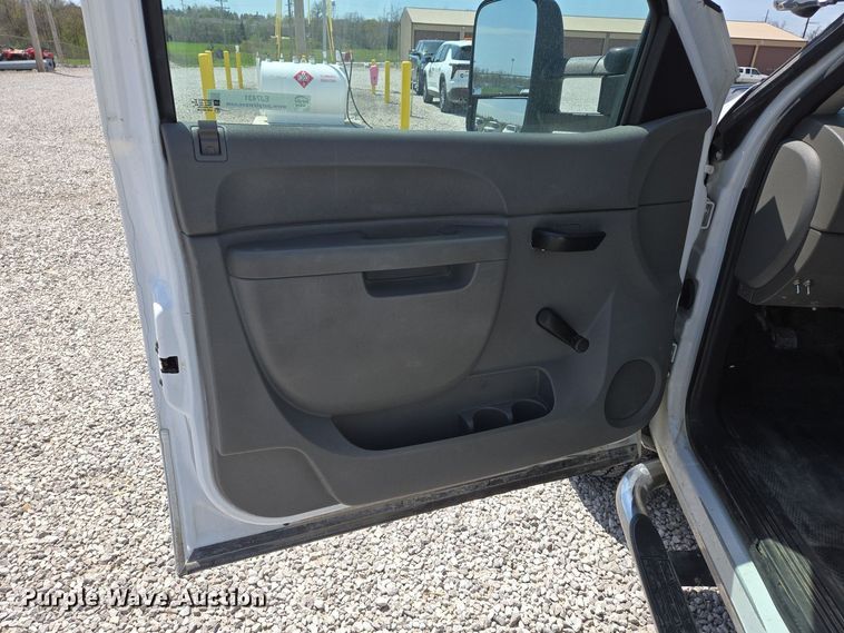 image for item EJ7431 2011 Chevrolet Silverado 2500HD utility bed pickup truck