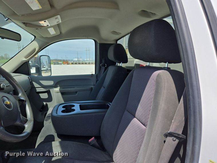 image for item EJ7431 2011 Chevrolet Silverado 2500HD utility bed pickup truck