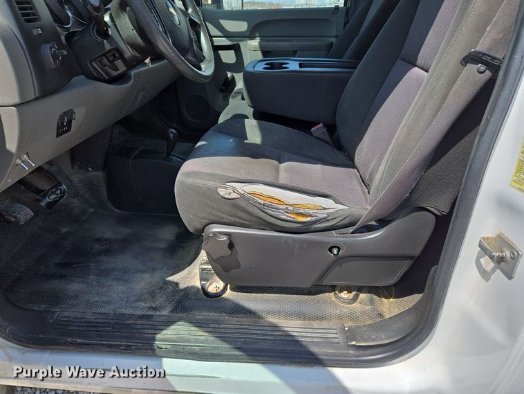 image for item EJ7431 2011 Chevrolet Silverado 2500HD utility bed pickup truck