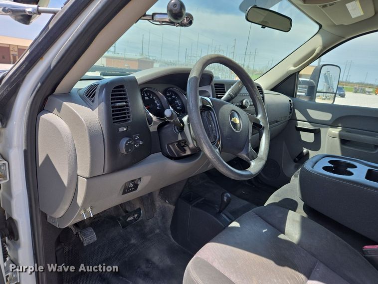 image for item EJ7431 2011 Chevrolet Silverado 2500HD utility bed pickup truck