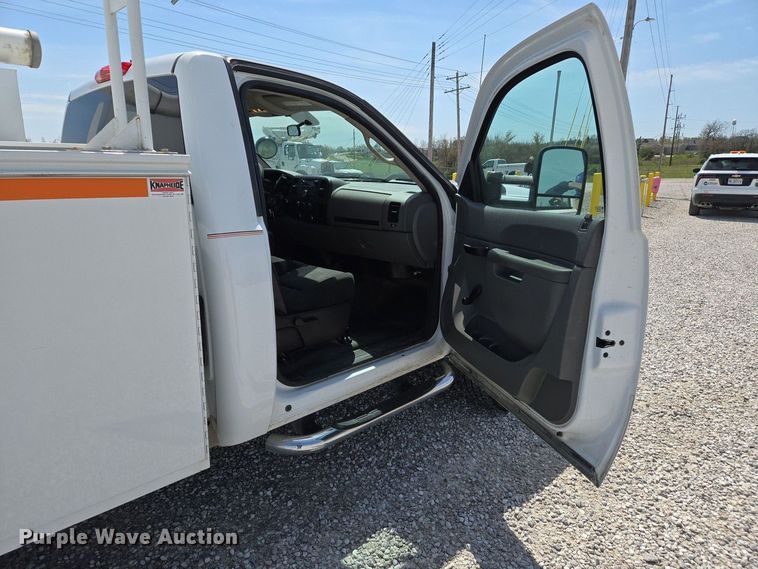 image for item EJ7431 2011 Chevrolet Silverado 2500HD utility bed pickup truck